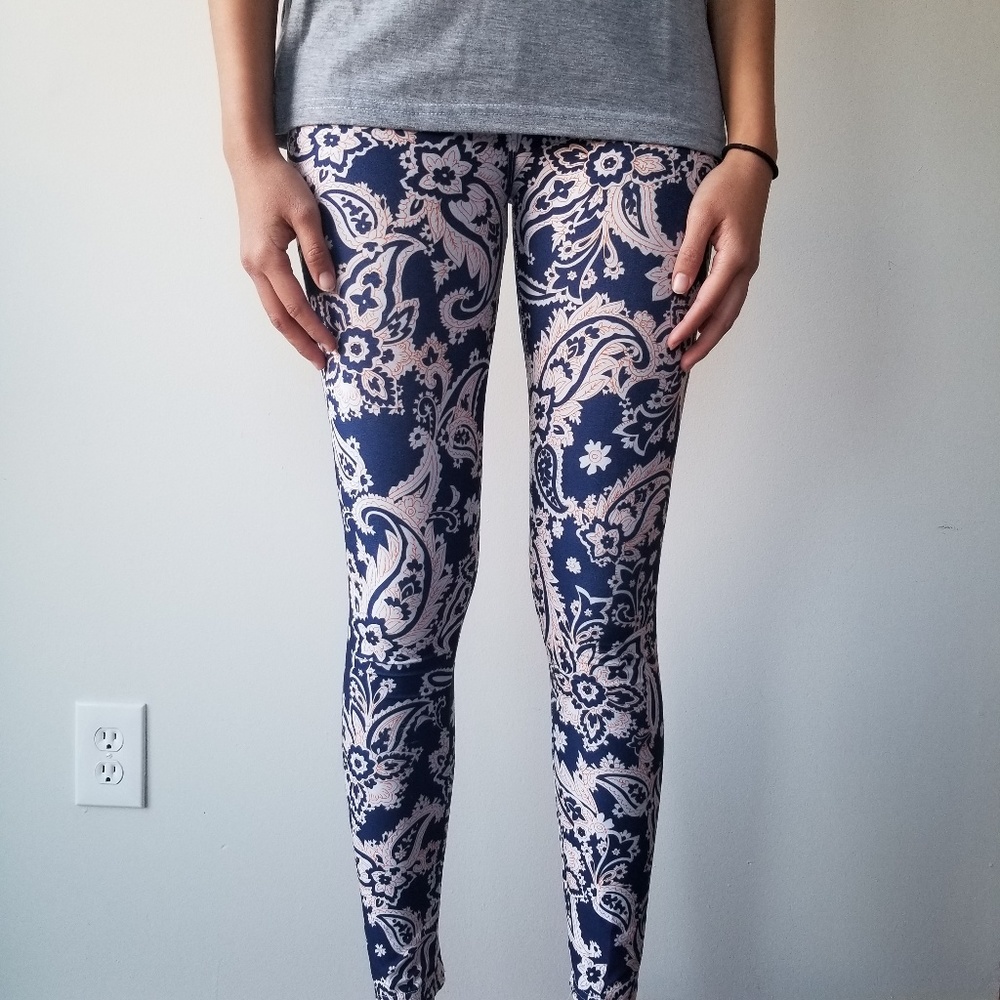  Shosho: Blue and orange paisley leggings